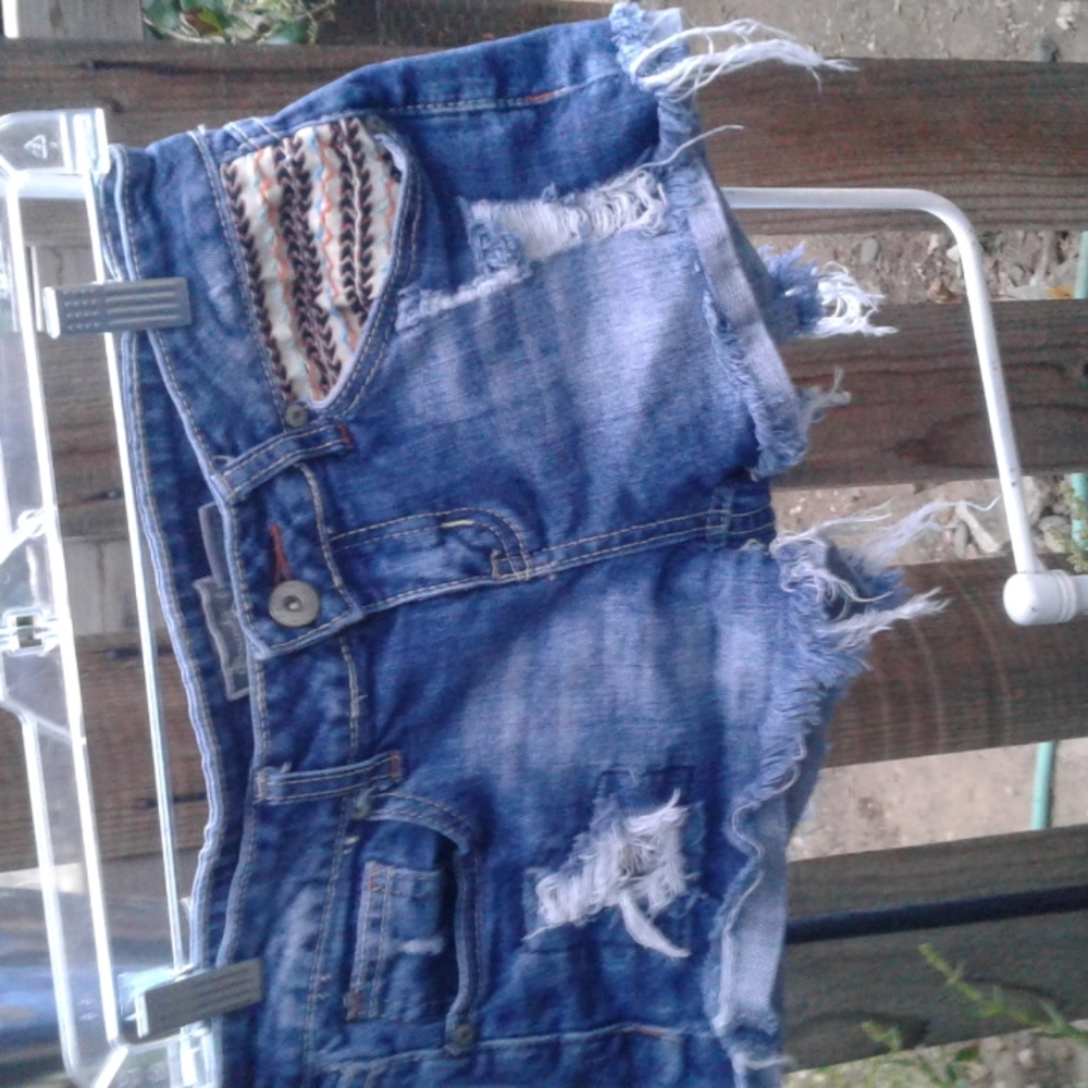 Women's jean shorts size 3 distressed but good condition